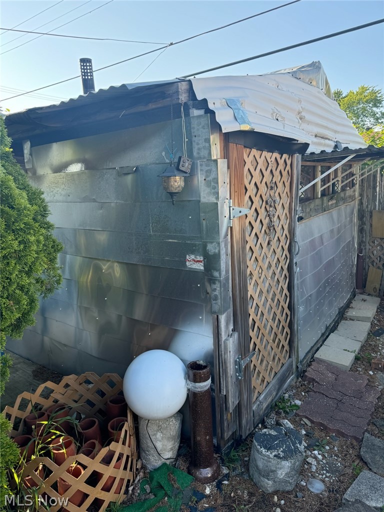 10913 Greenwich Avenue Cleveland OH 44105