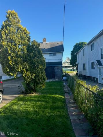 10913 Greenwich Avenue Cleveland OH 44105