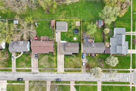4905 Madison Avenue Sheffield Lake OH 44054