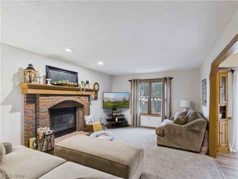 105 Rodeo Circle Louisville OH 44641