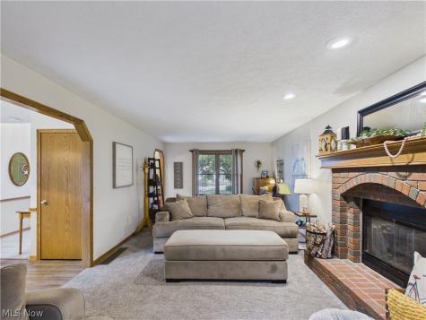 105 Rodeo Circle Louisville OH 44641