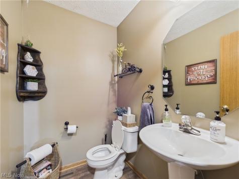105 Rodeo Circle Louisville OH 44641