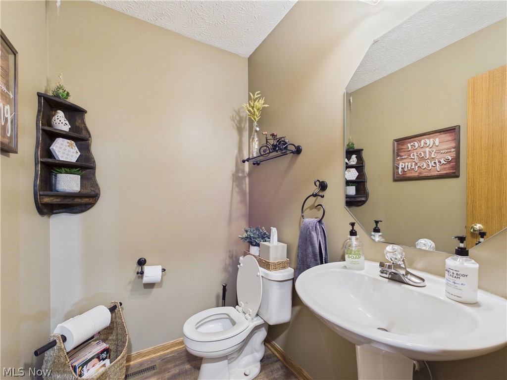 105 Rodeo Circle Louisville OH 44641