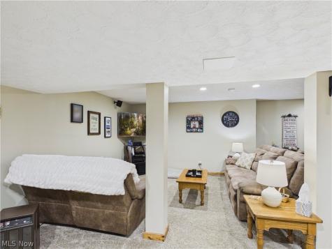 105 Rodeo Circle Louisville OH 44641
