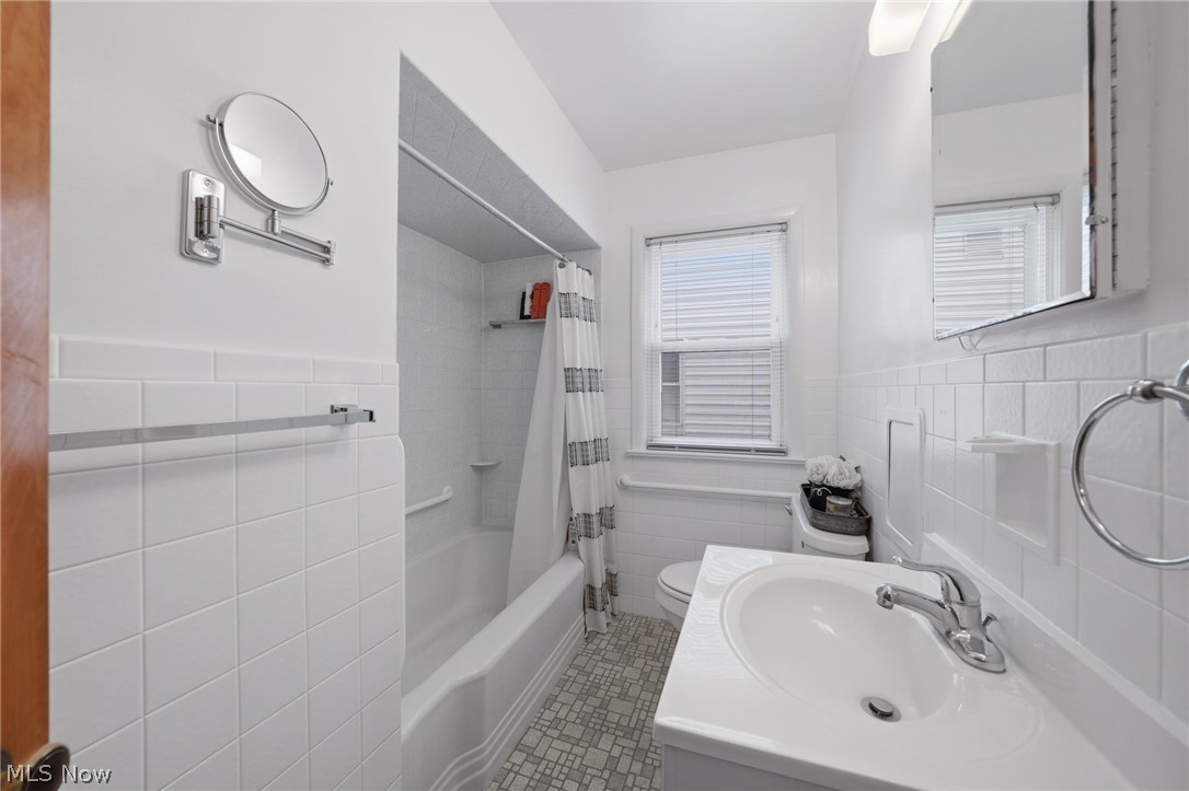 1824 Sackett Avenue Cuyahoga Falls OH 44223