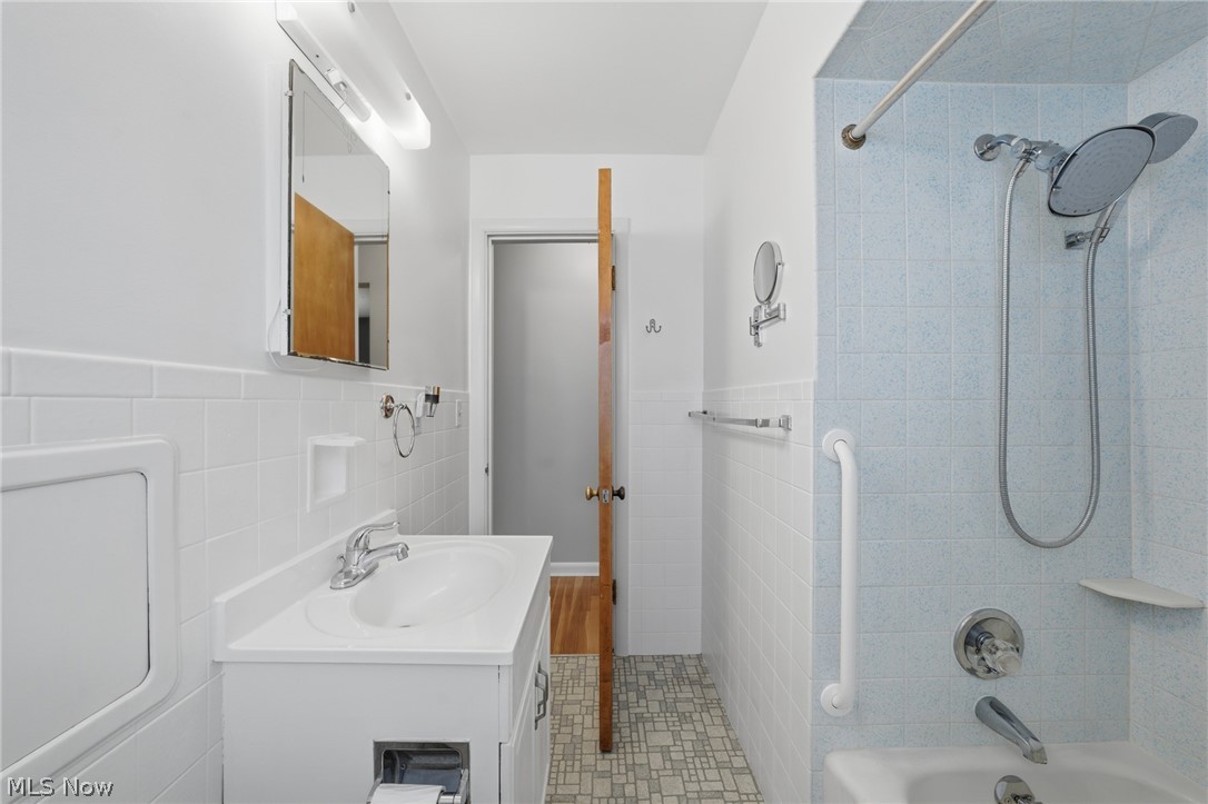 1824 Sackett Avenue Cuyahoga Falls OH 44223