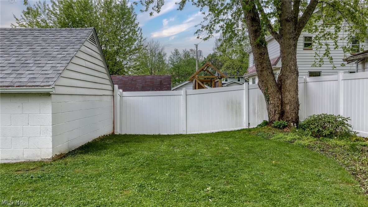 1824 Sackett Avenue Cuyahoga Falls OH 44223