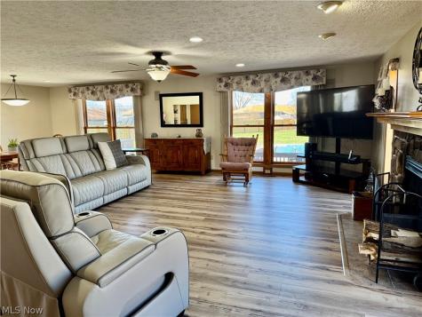 246 Syracuse Court Elyria OH 44035