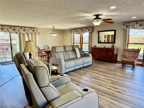 246 Syracuse Court Elyria OH 44035