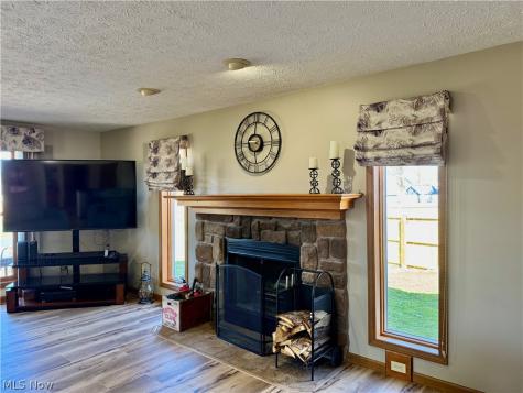 246 Syracuse Court Elyria OH 44035