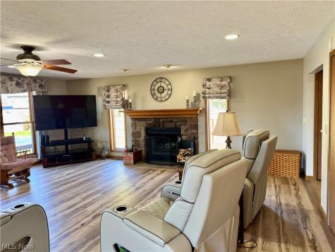 246 Syracuse Court Elyria OH 44035