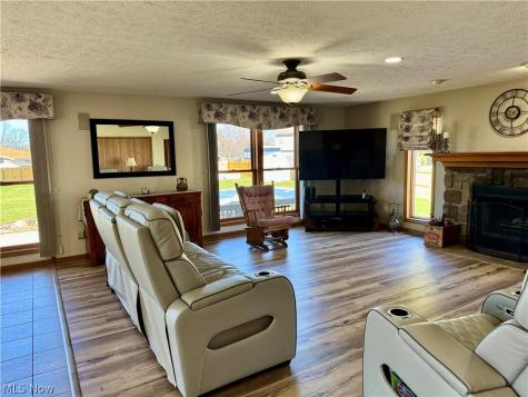 246 Syracuse Court Elyria OH 44035