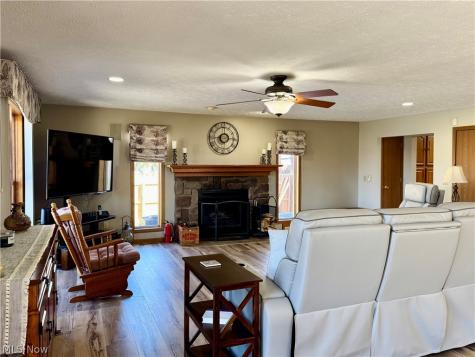 246 Syracuse Court Elyria OH 44035