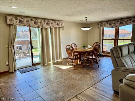 246 Syracuse Court Elyria OH 44035
