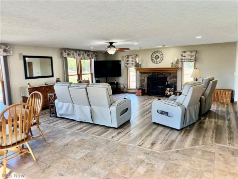 246 Syracuse Court Elyria OH 44035
