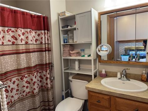 246 Syracuse Court Elyria OH 44035