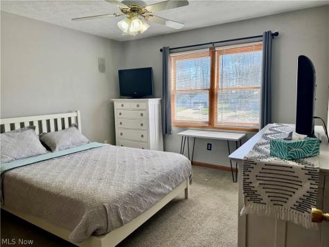 246 Syracuse Court Elyria OH 44035