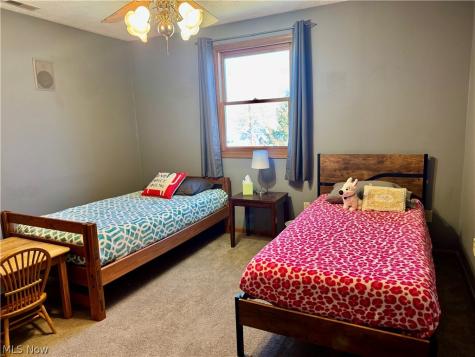 246 Syracuse Court Elyria OH 44035