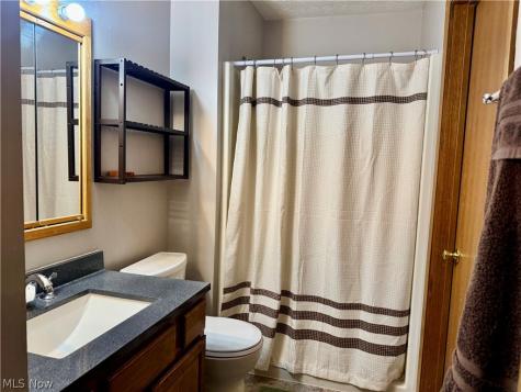 246 Syracuse Court Elyria OH 44035