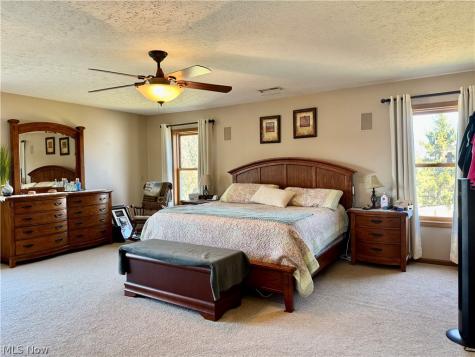 246 Syracuse Court Elyria OH 44035