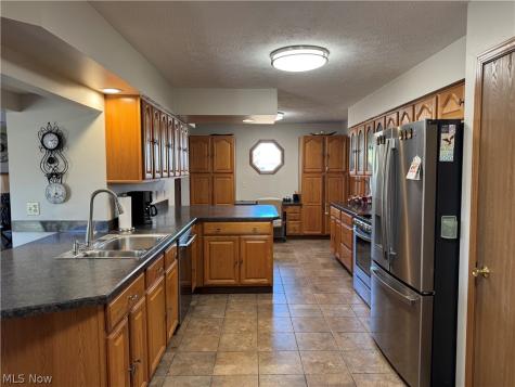 246 Syracuse Court Elyria OH 44035