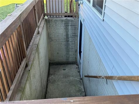246 Syracuse Court Elyria OH 44035
