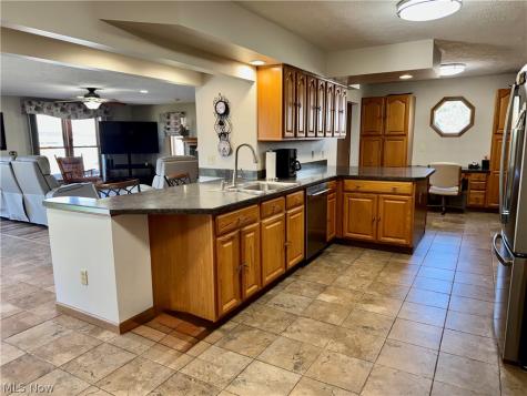 246 Syracuse Court Elyria OH 44035