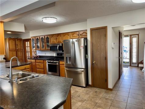 246 Syracuse Court Elyria OH 44035