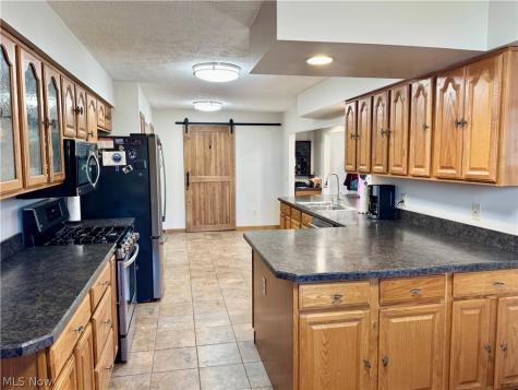 246 Syracuse Court Elyria OH 44035