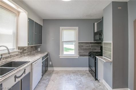 1042 Newton Street Tallmadge OH 44278