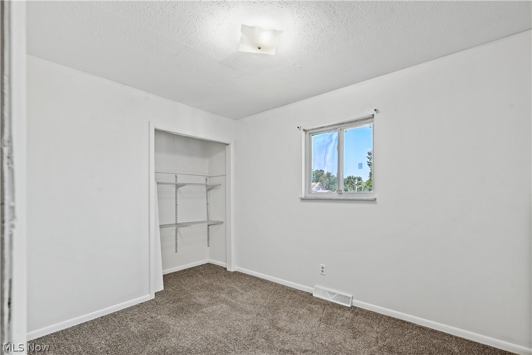 1286 Deforest Road SE Warren OH 44484