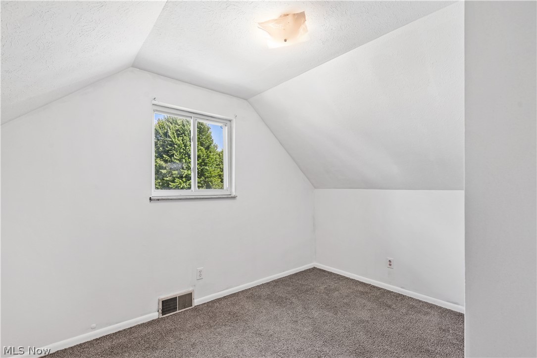 1286 Deforest Road SE Warren OH 44484