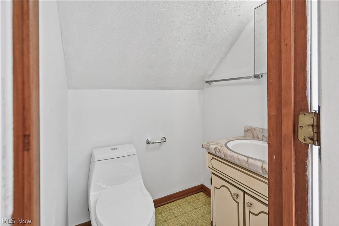 1286 Deforest Road SE Warren OH 44484