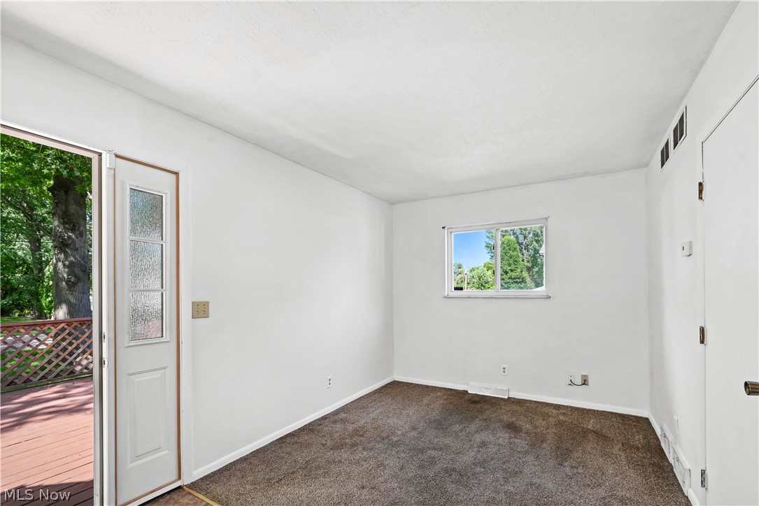 1286 Deforest Road SE Warren OH 44484