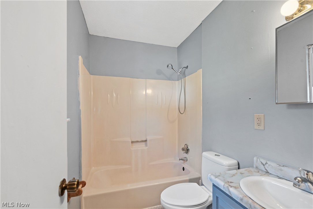 1286 Deforest Road SE Warren OH 44484
