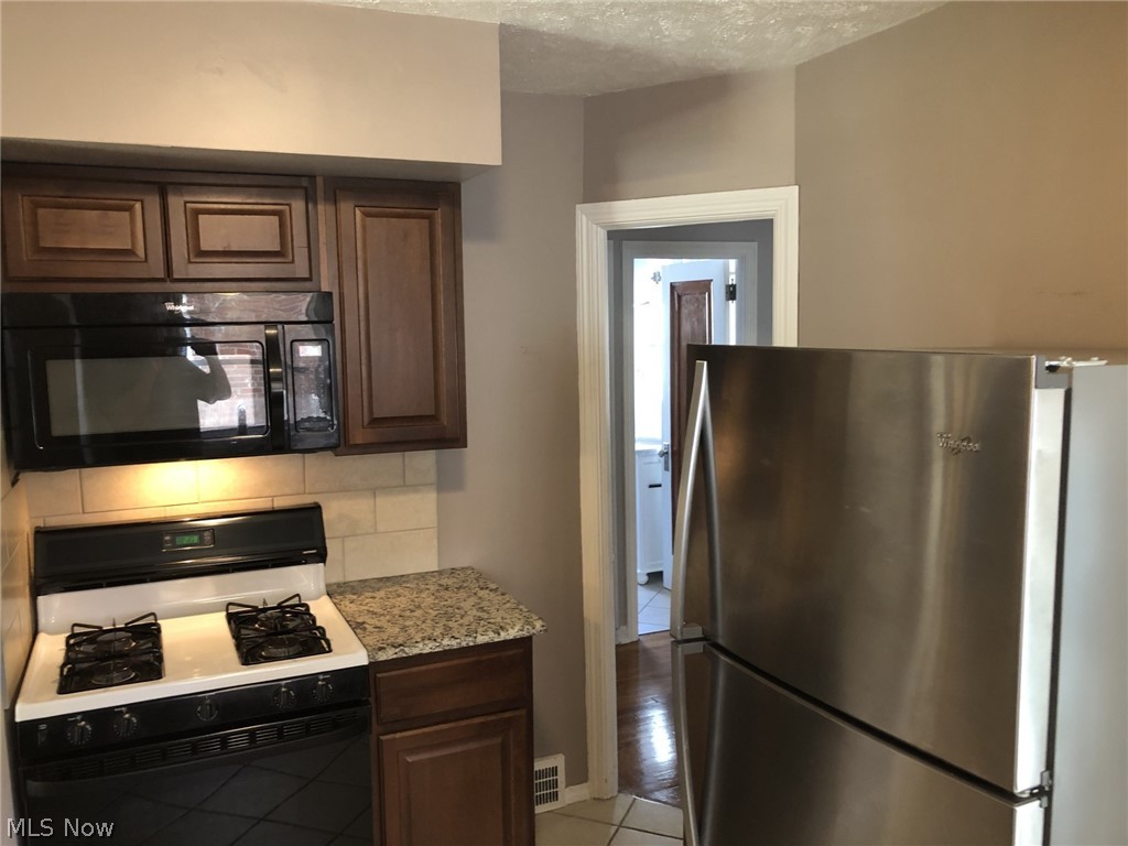 6805 Meadowbrook Avenue Cleveland OH 44144