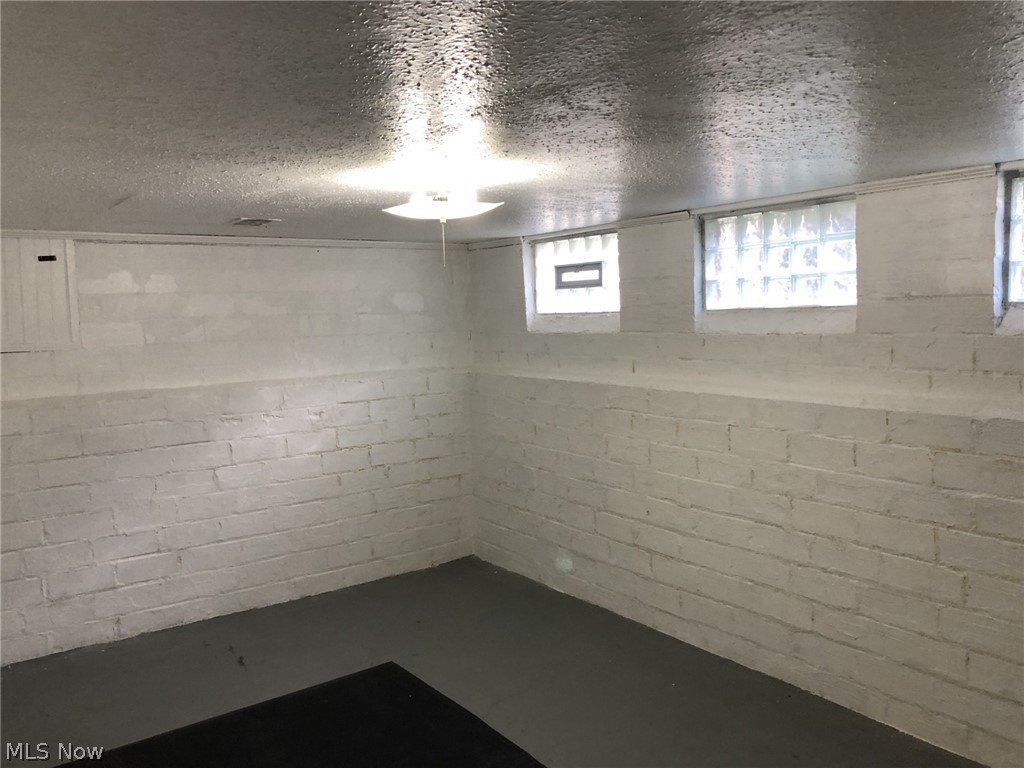 6805 Meadowbrook Avenue Cleveland OH 44144