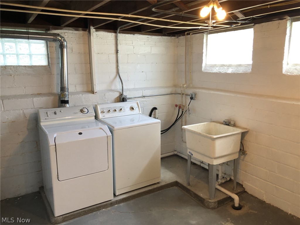 6805 Meadowbrook Avenue Cleveland OH 44144