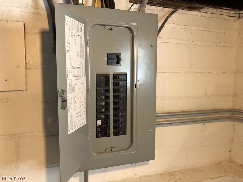 6805 Meadowbrook Avenue Cleveland OH 44144