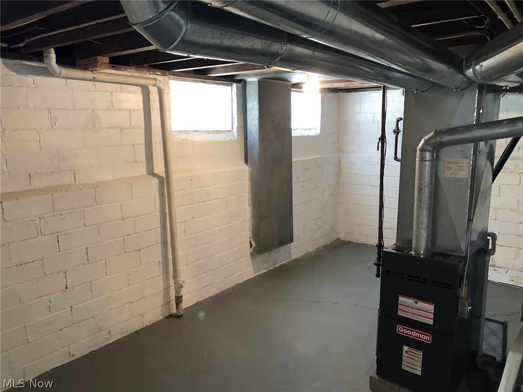 6805 Meadowbrook Avenue Cleveland OH 44144