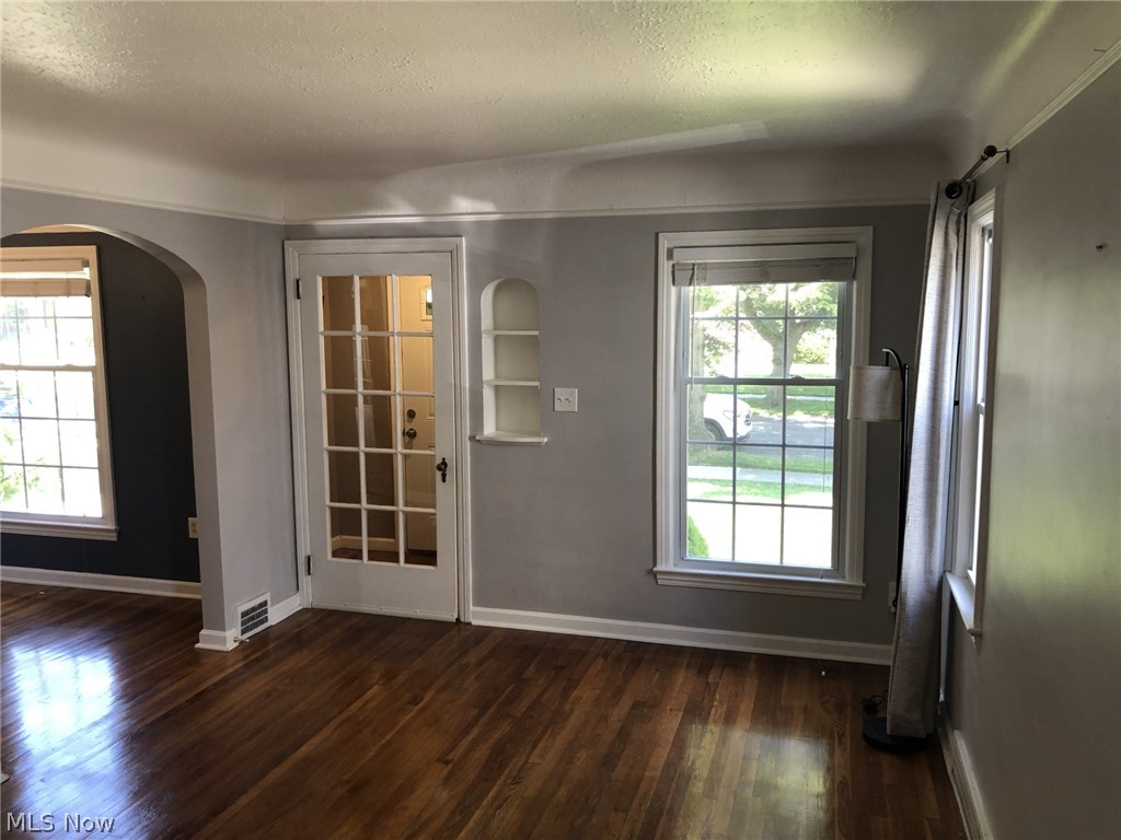 6805 Meadowbrook Avenue Cleveland OH 44144