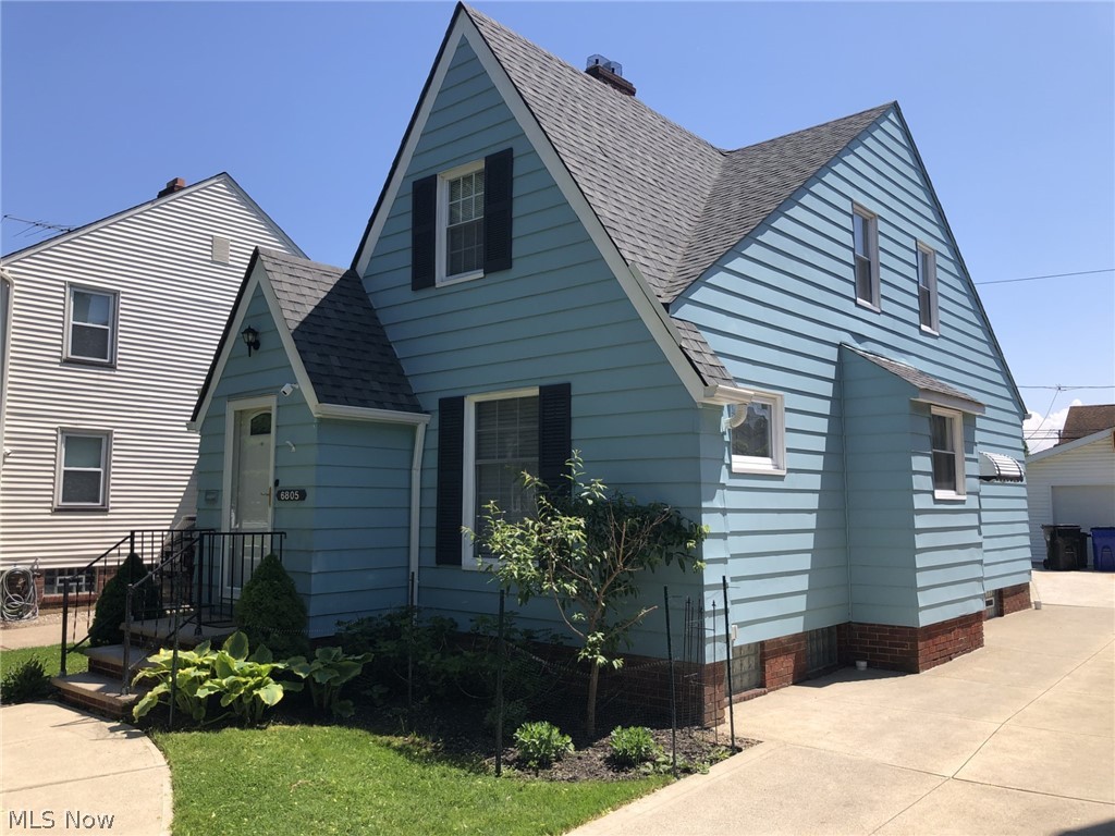 6805 Meadowbrook Avenue Cleveland OH 44144