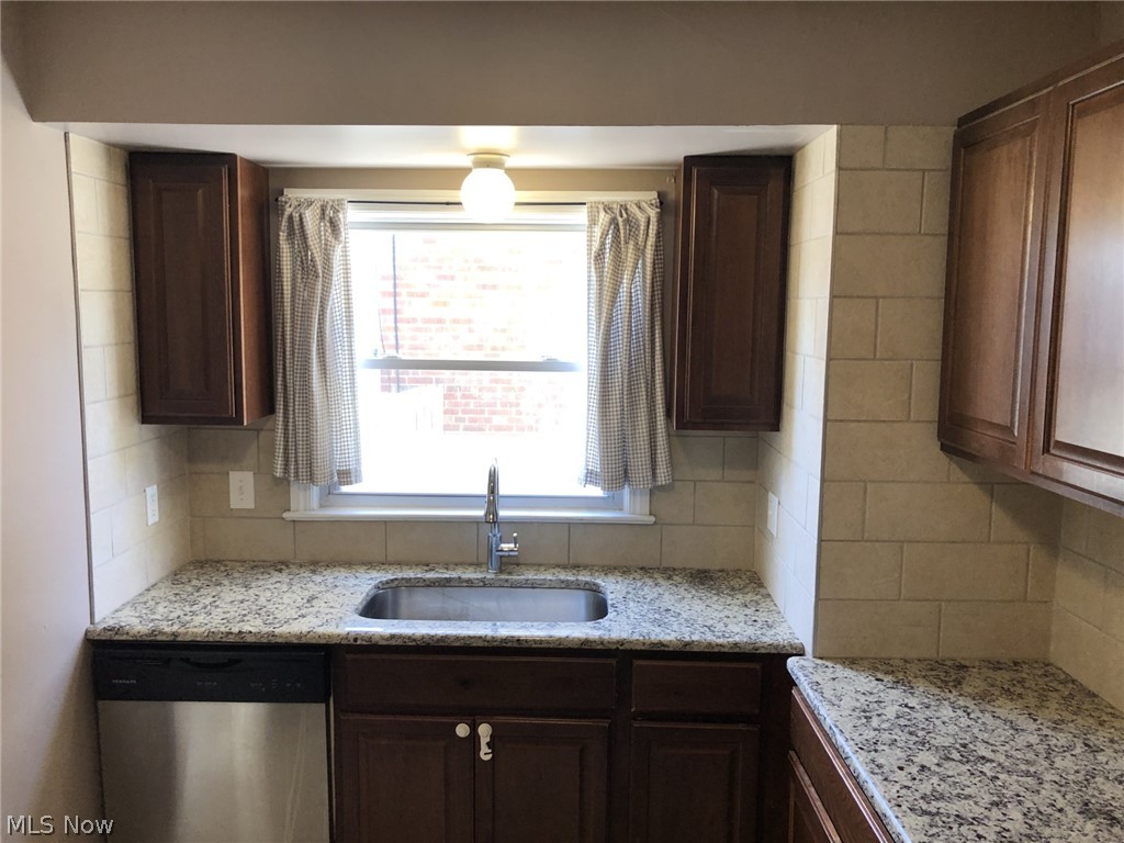 6805 Meadowbrook Avenue Cleveland OH 44144