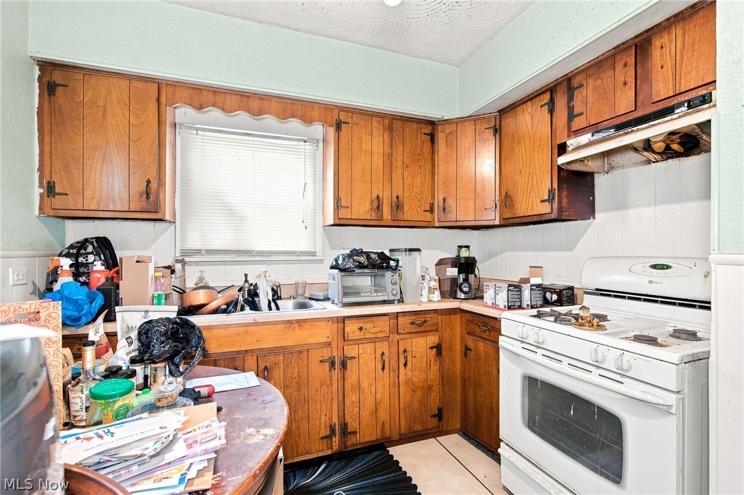 1261 E 135th Street East Cleveland OH 44112