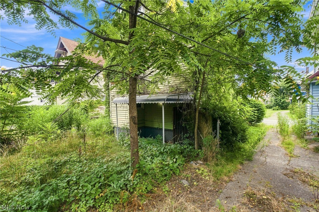 1261 E 135th Street East Cleveland OH 44112