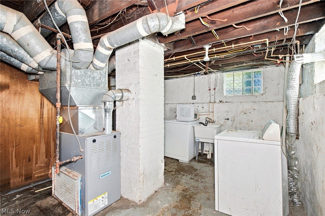 1261 E 135th Street East Cleveland OH 44112