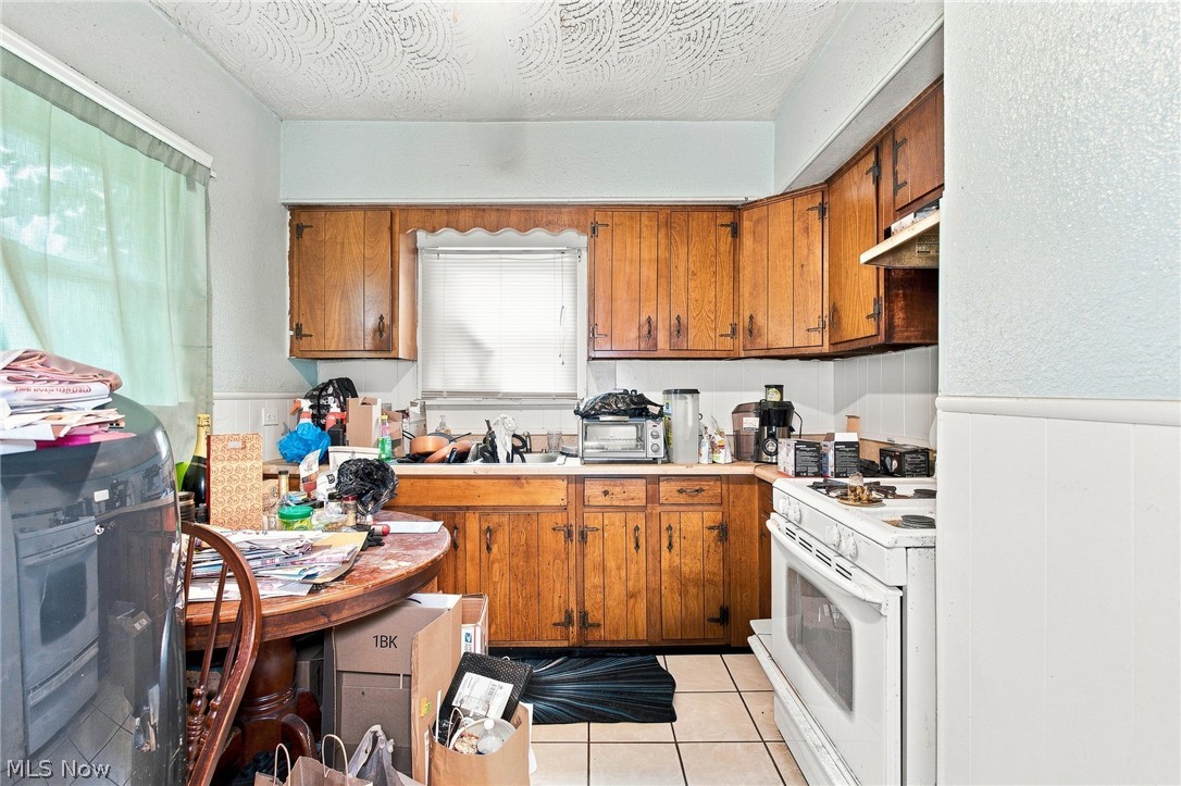 1261 E 135th Street East Cleveland OH 44112