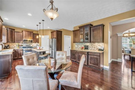 8006 Dovegate Circle Mentor OH 44060