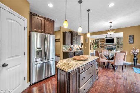 8006 Dovegate Circle Mentor OH 44060