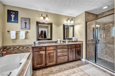 8006 Dovegate Circle Mentor OH 44060